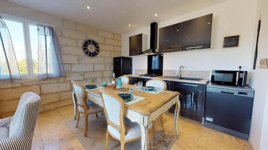 Appartement à SAINT-PIERRE-DE-MEZOARGUES