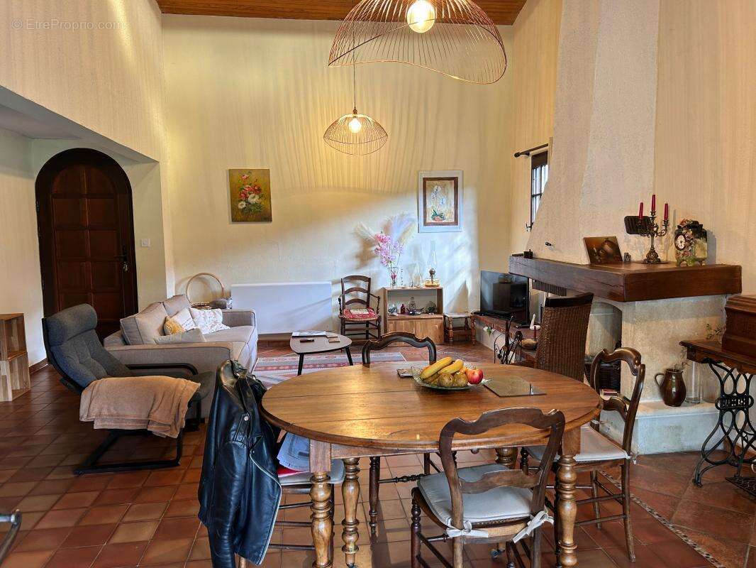 Maison à MONTBRUN-LES-BAINS