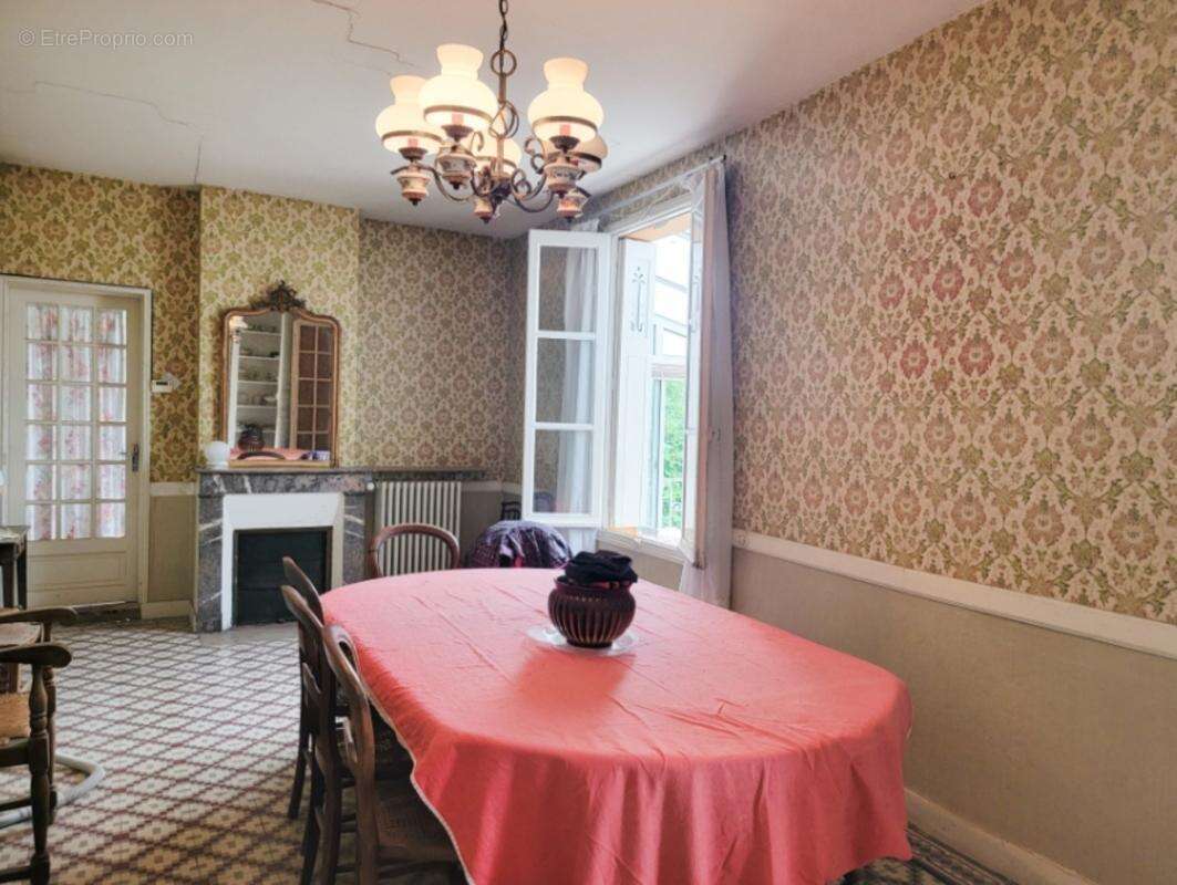 Maison à NEUILLE-PONT-PIERRE