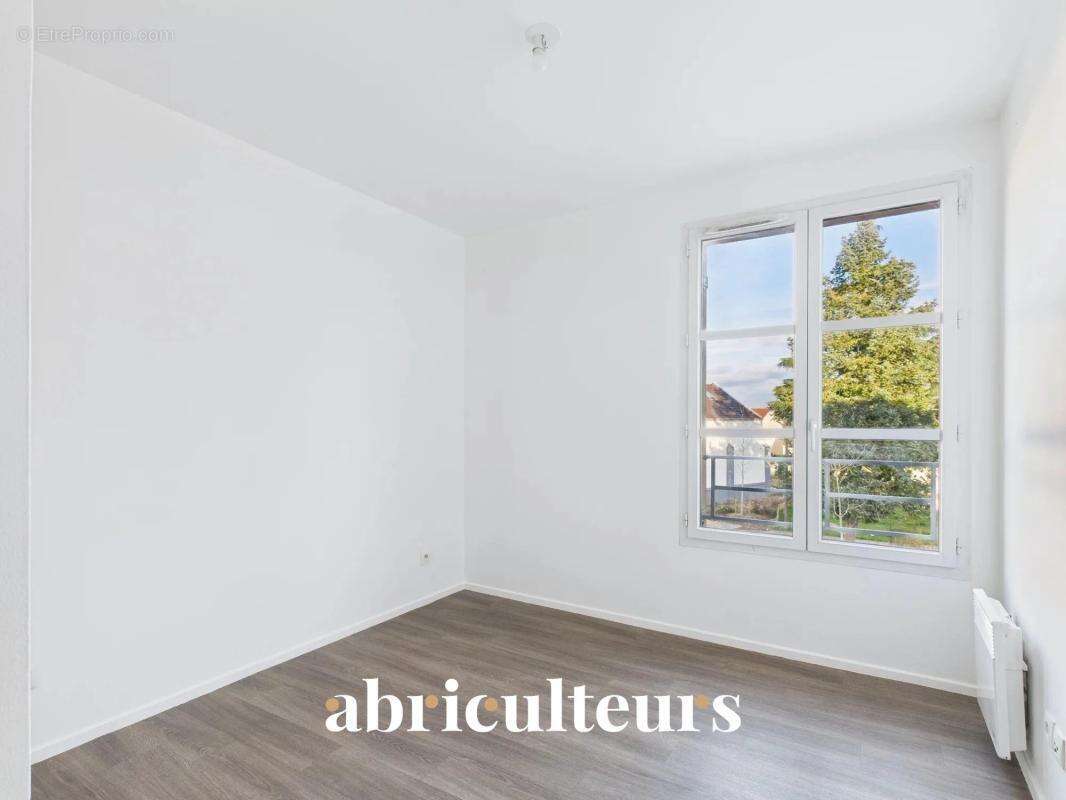 Appartement T3 lumineux avec vue exceptionnelle sur le bassin et le pigeonnier – Résidence de standing à Survilliers - photo 8