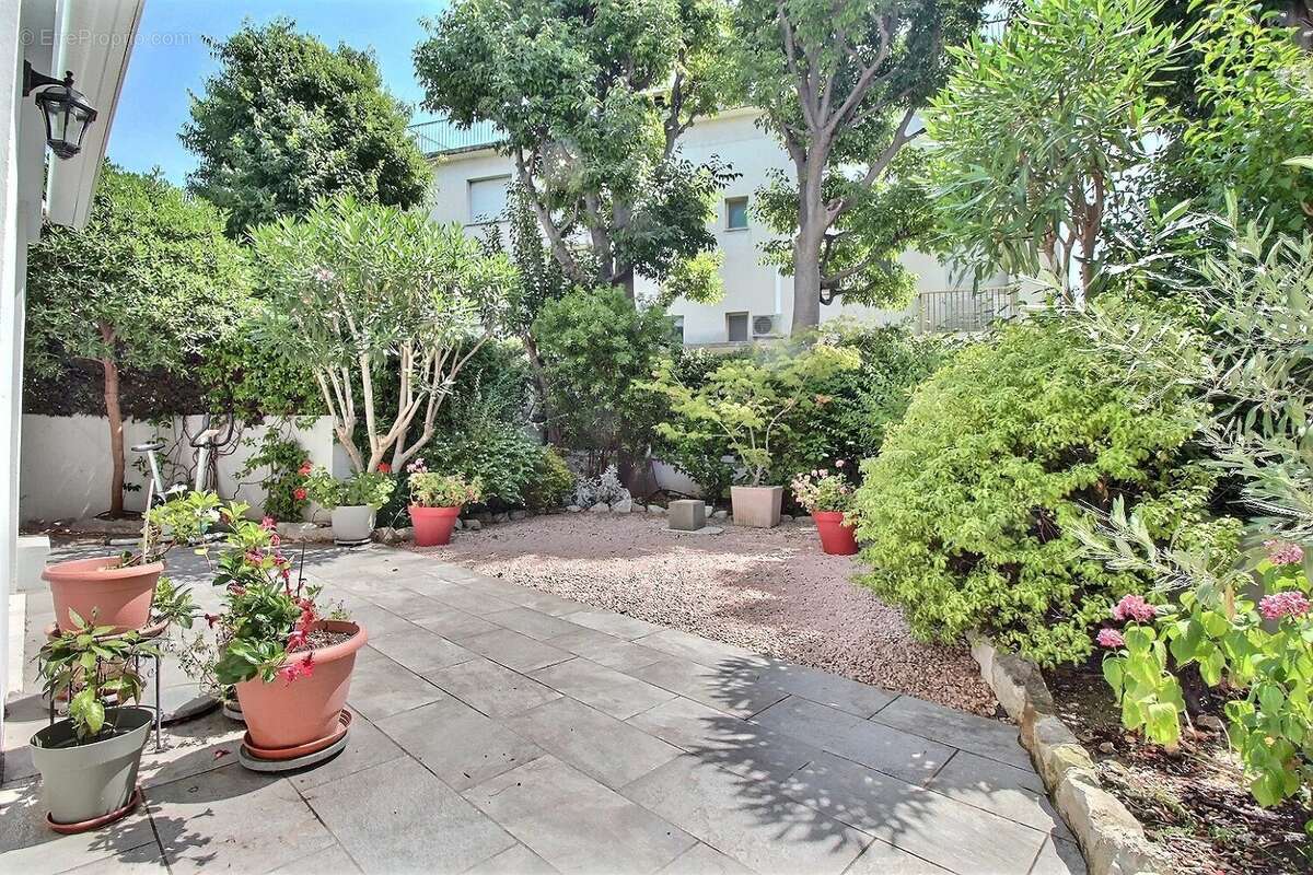 3 pièces 85 m² - jardin 82 m² - terrasse 33 m² - photo 2
