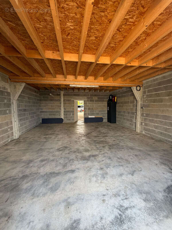 Commerce à SAINT-JUNIEN