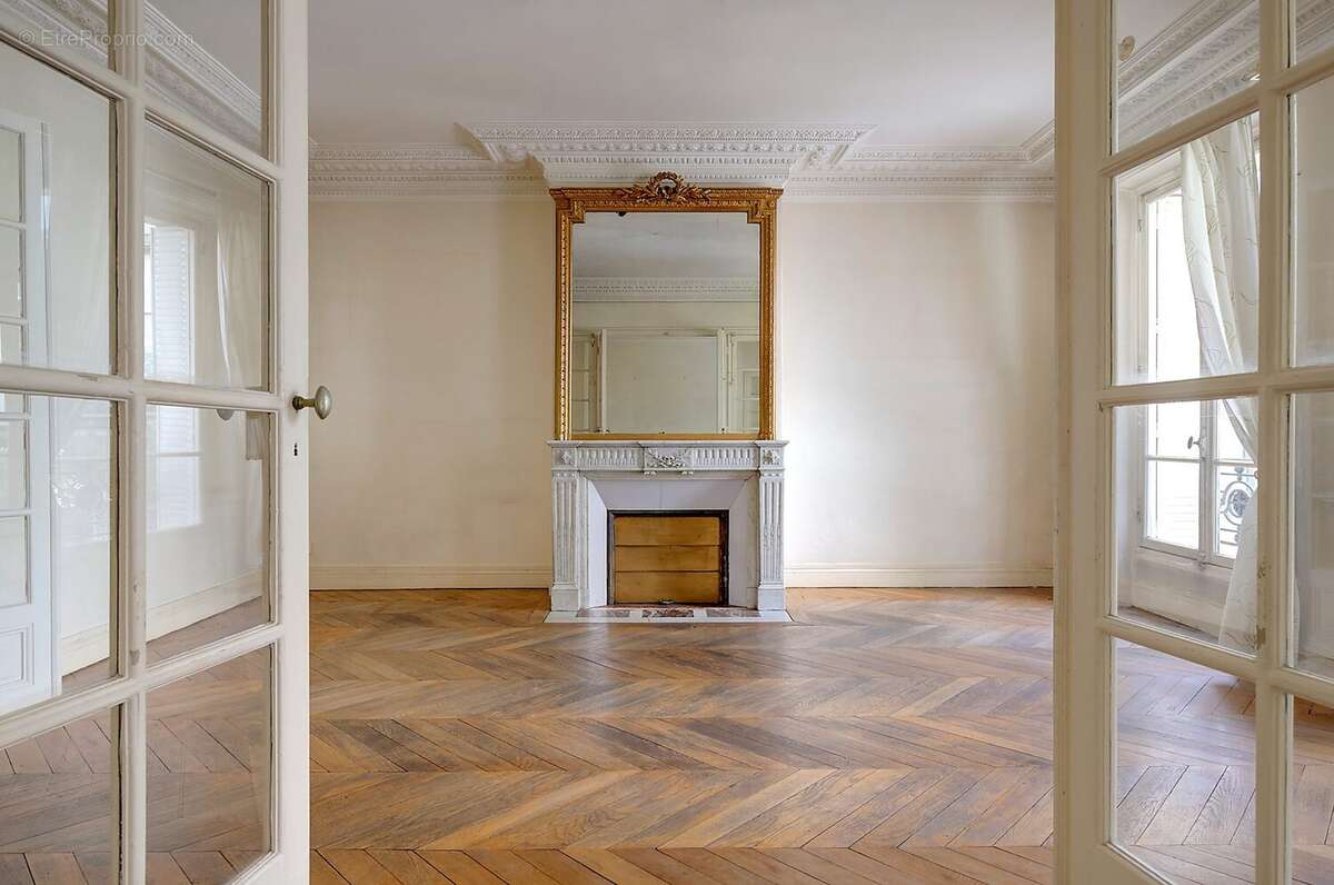 Appartement à NEUILLY-SUR-SEINE