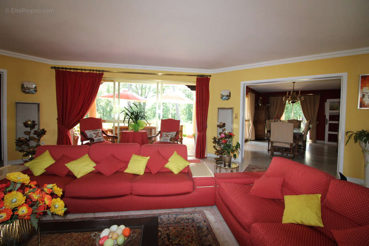 Maison à RIBAUTE-LES-TAVERNES