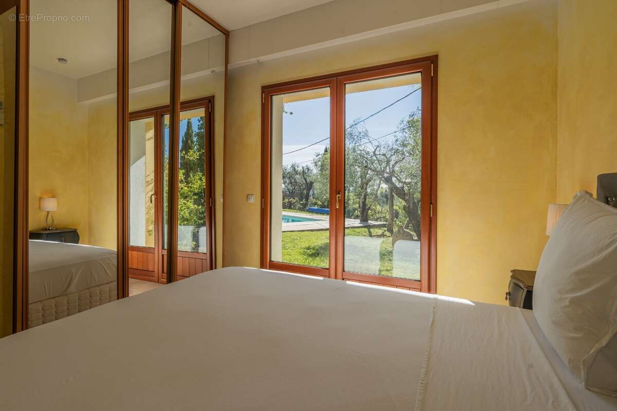 Villa contemporaine de prestige – Vue mer – Piscine chauffée & jacuzzi – Saint-Jean Grasse - photo 16