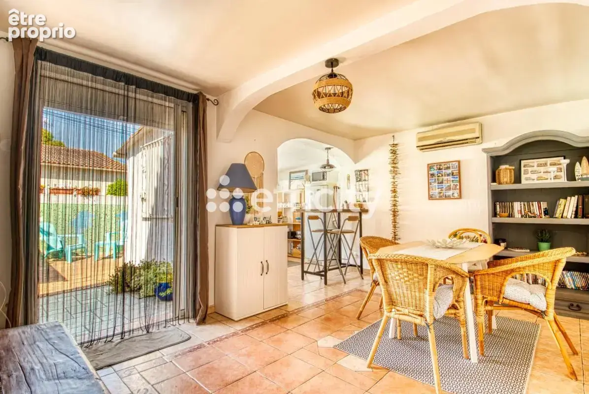 Maison 97 m² à Saint-Mitre-Les-Remparts  - photo 4