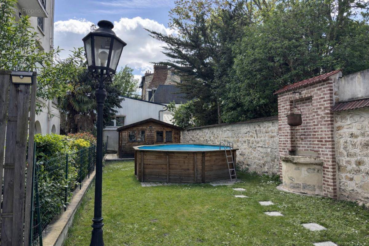 Appartement à LA GARENNE-COLOMBES