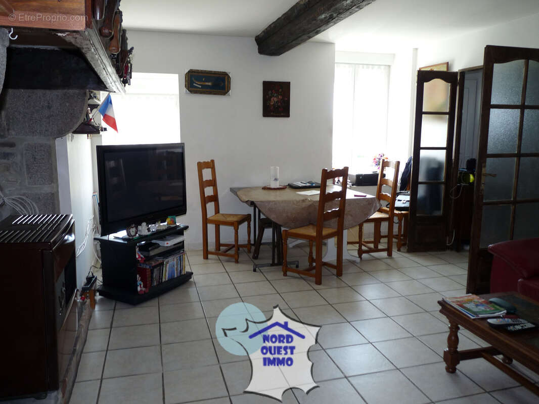Maison en pierres de pays composee : entrée ... - photo 5