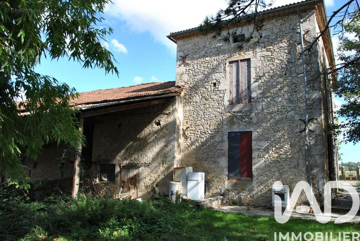 Maison 300 m² à Sempesserre  - photo 5