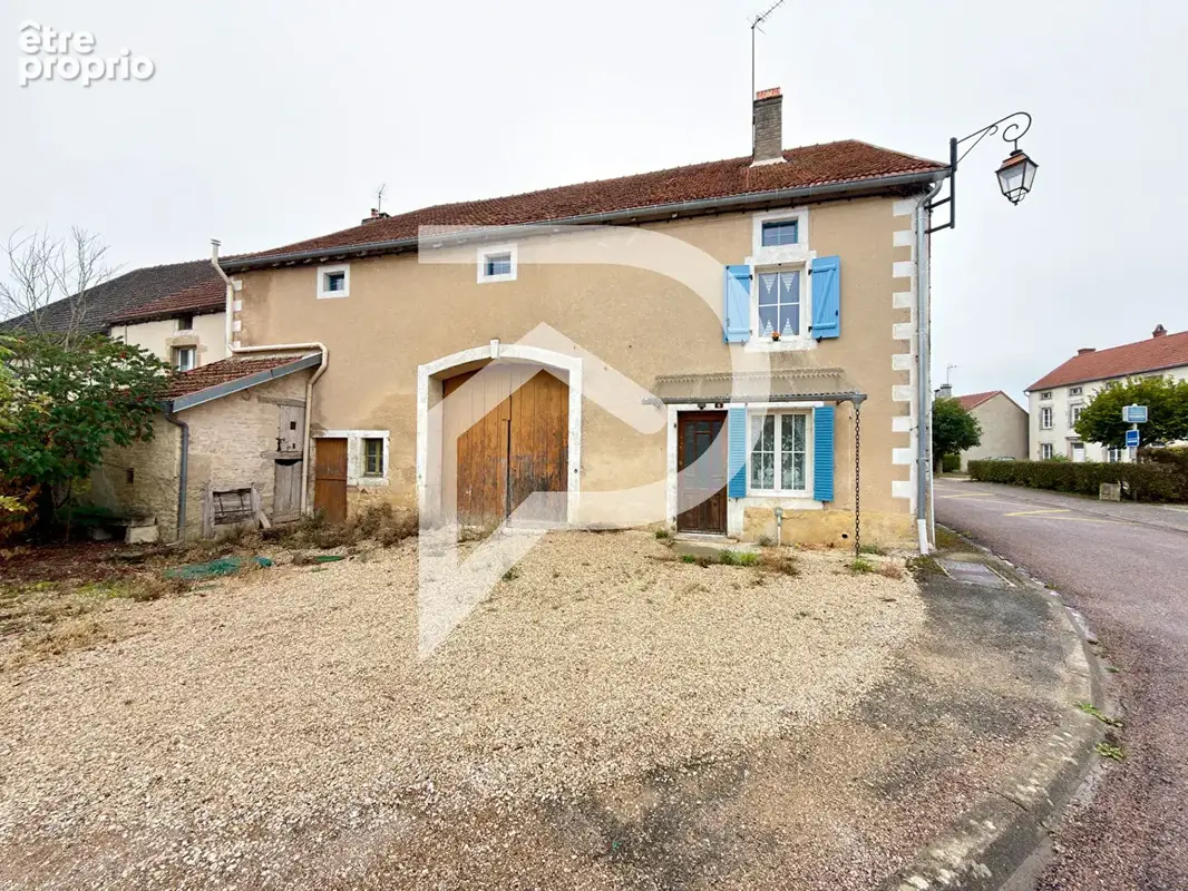 Maison de caractère située à AUJEURRES : 106 m2 - photo 1