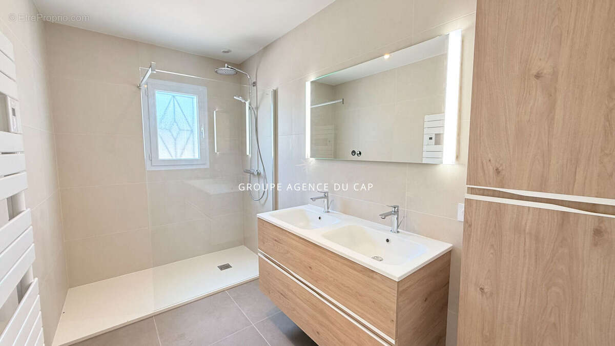 Villa de plain pied de type 6 pièces avec garage et piscine. - photo 10