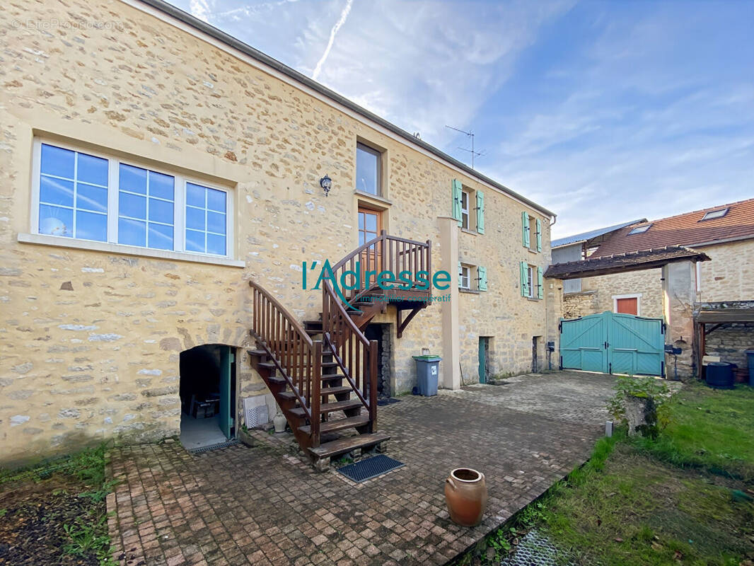 Maison à OINVILLE-SUR-MONTCIENT