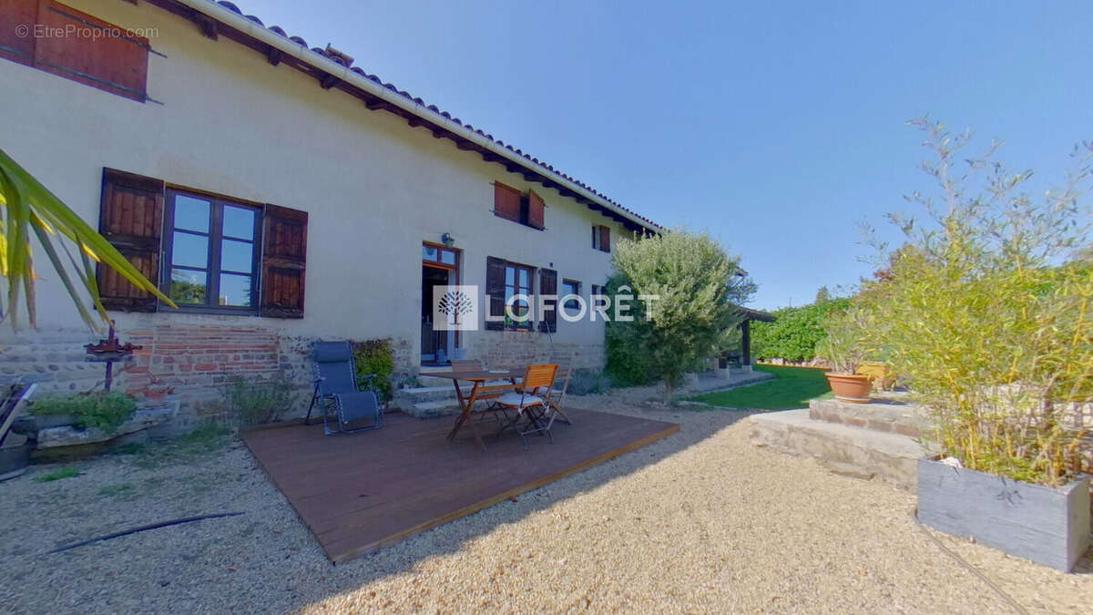 Maison à PERONNAS