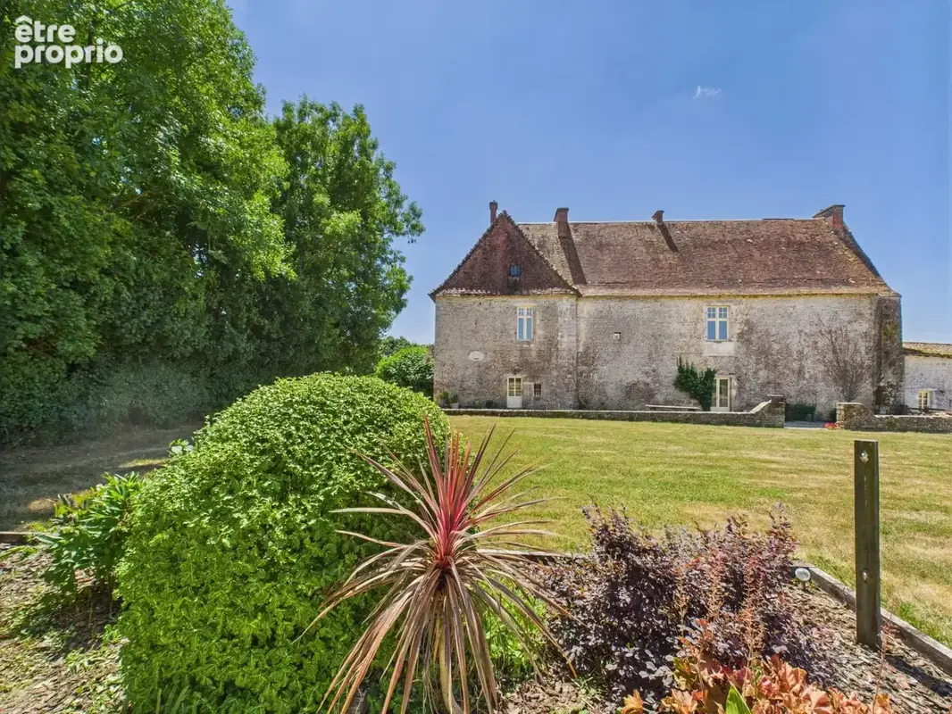 Belle demeure ancienne avec maison d'amis et 4 hectares - photo 19
