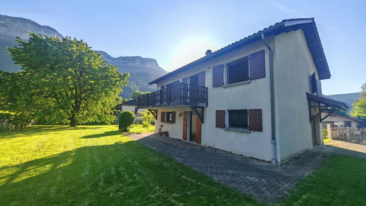 Maison à NOYAREY