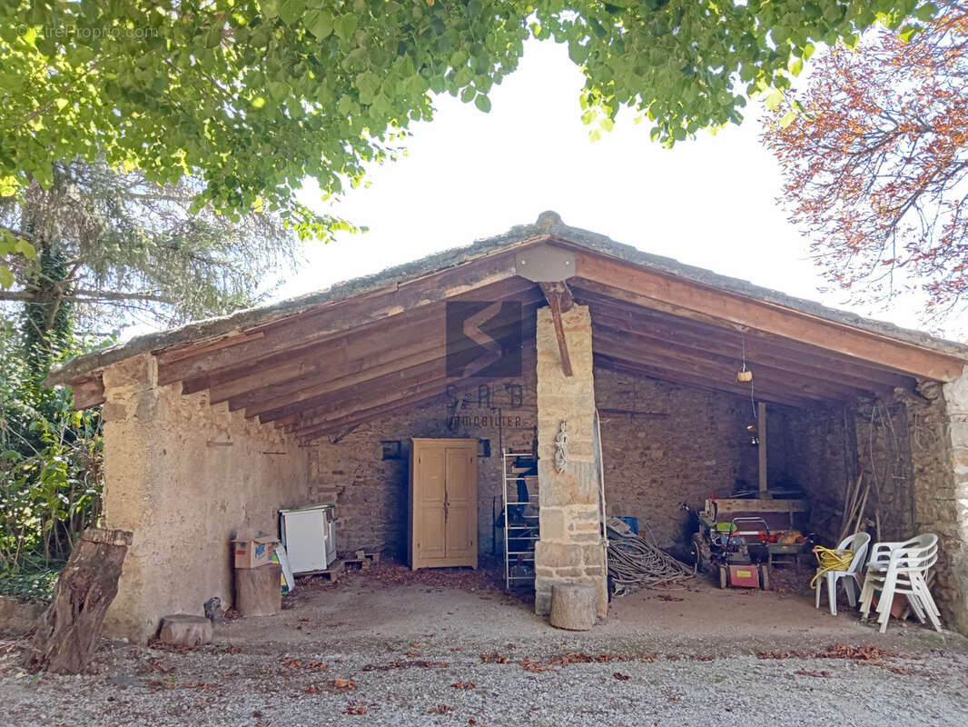 Maison à CHARMES-SUR-RHONE