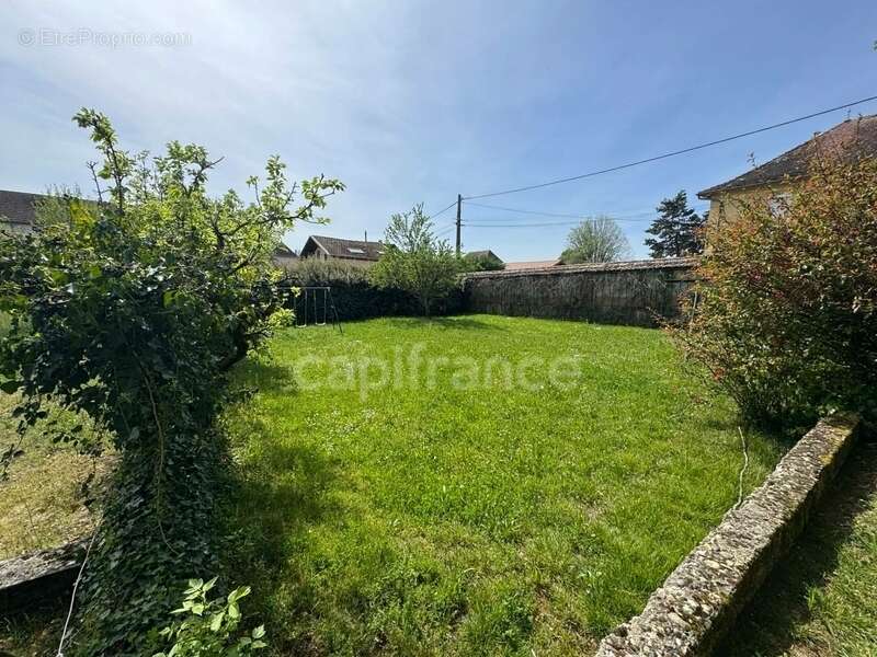 Maison à LES AVENIERES