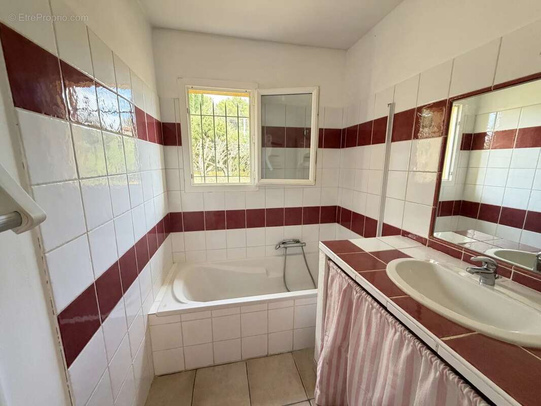 Figanières – Villa de plain-pied avec piscine dans environnement privilégié - photo 6