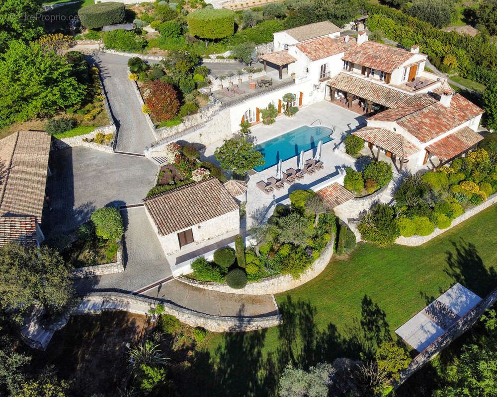 Superbe propriété - 437m2 - Domaine fermé - photo 25