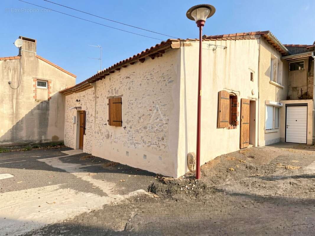 Maison à LA MERLATIERE