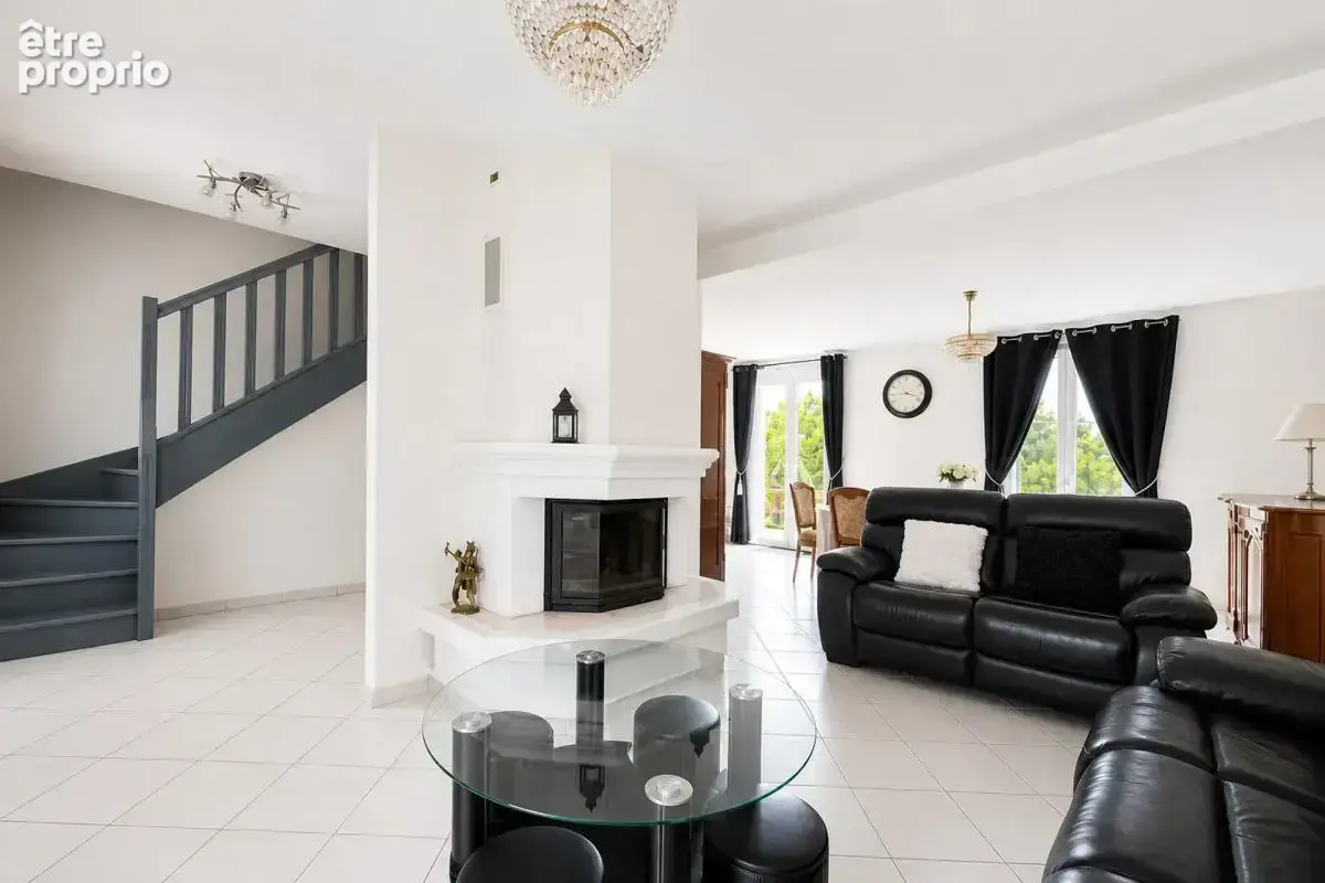 Maison de 8 pièces de 140 m² à Neuilly-en-Thelle - photo 3