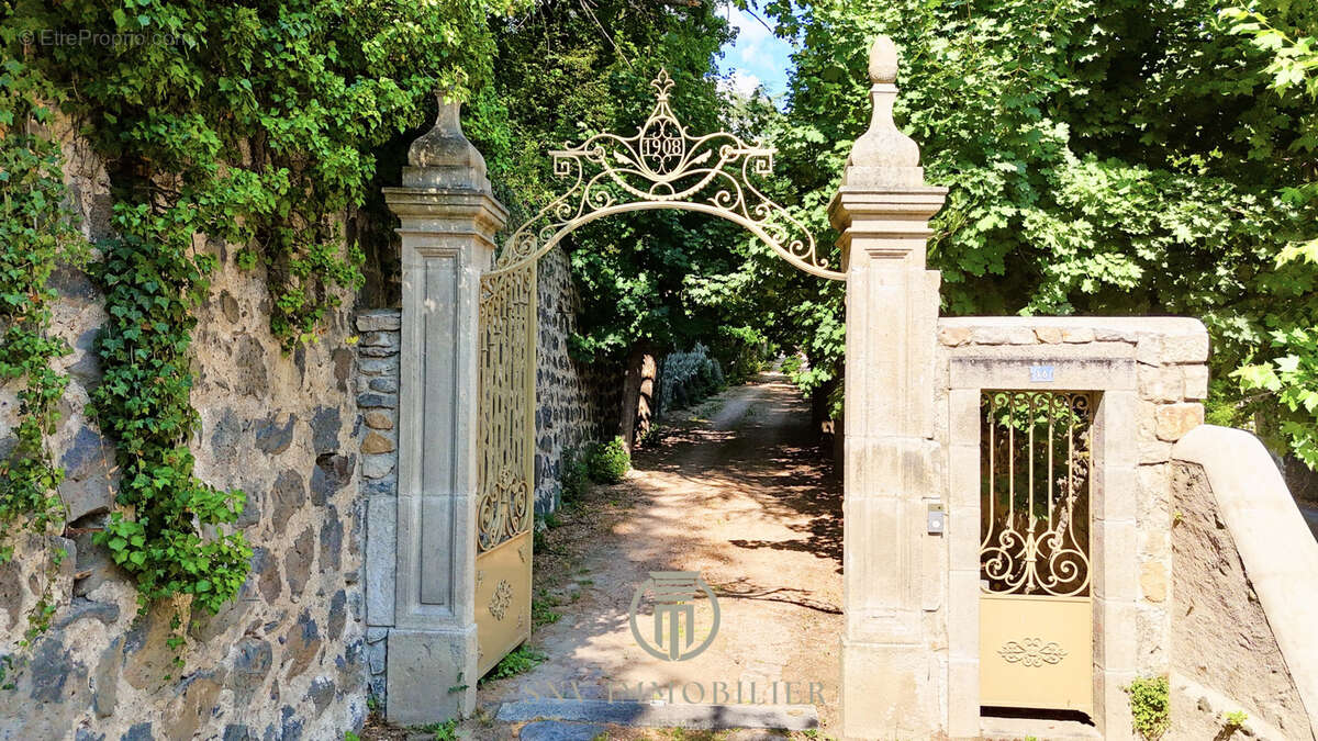 Maison de maître avec vue rénovée avec nombreuses dépendances, jardin - photo 2