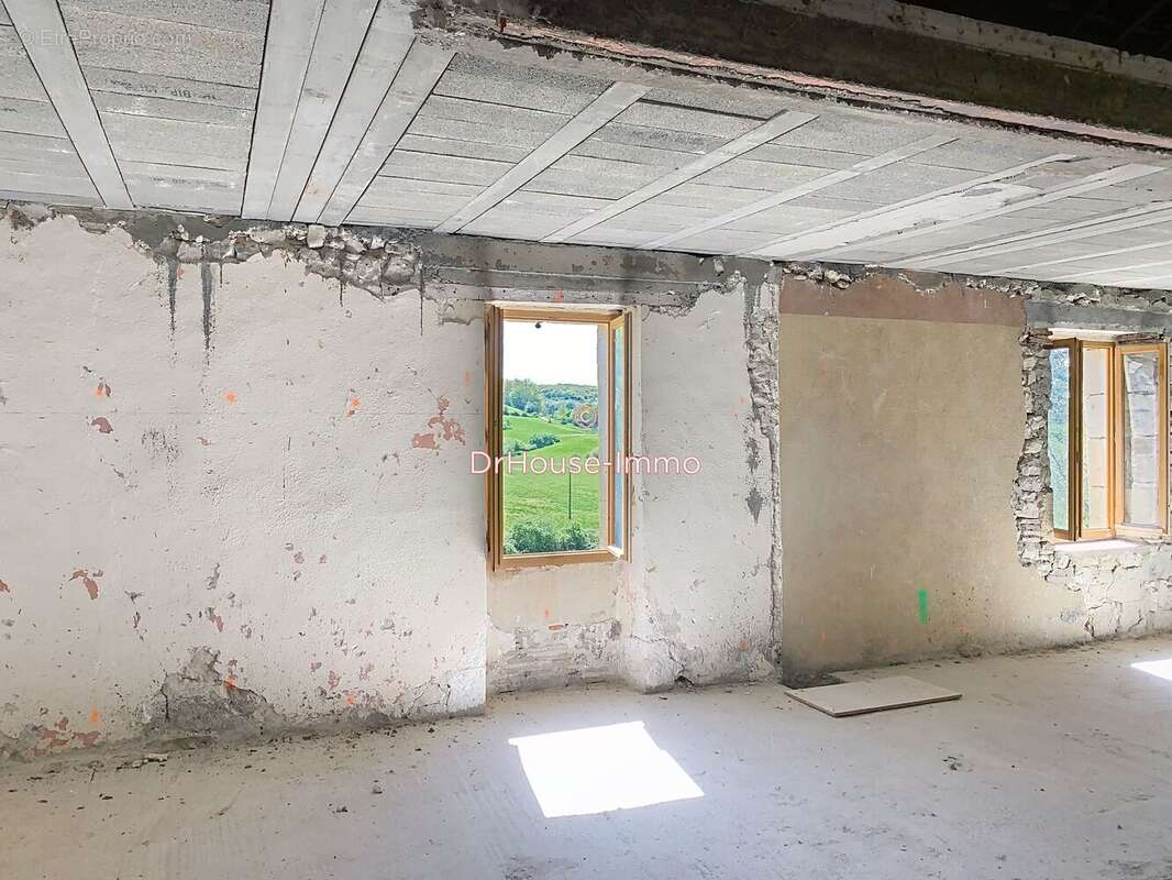 Maison 240 m² à Anthe  - photo 15
