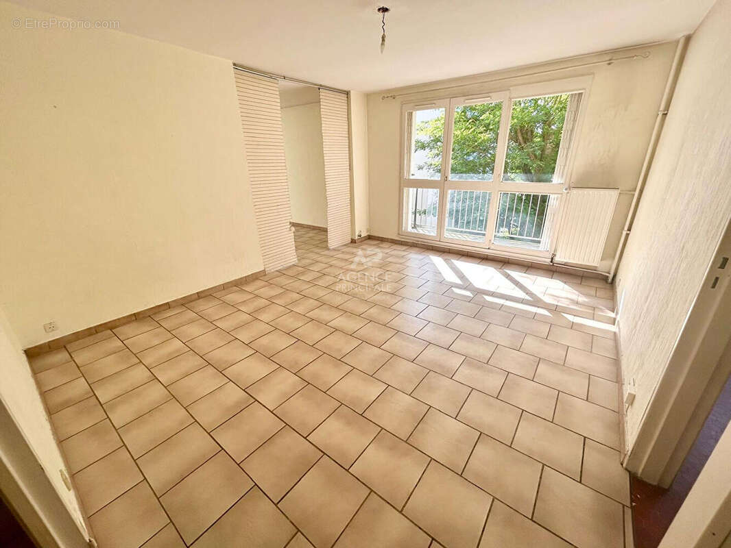 Appartement à VERNEUIL-SUR-SEINE