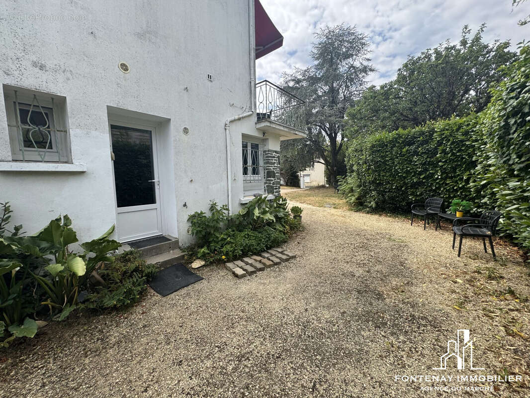 Maison 242 m² à Fontenay-Le-Comte  - photo 3