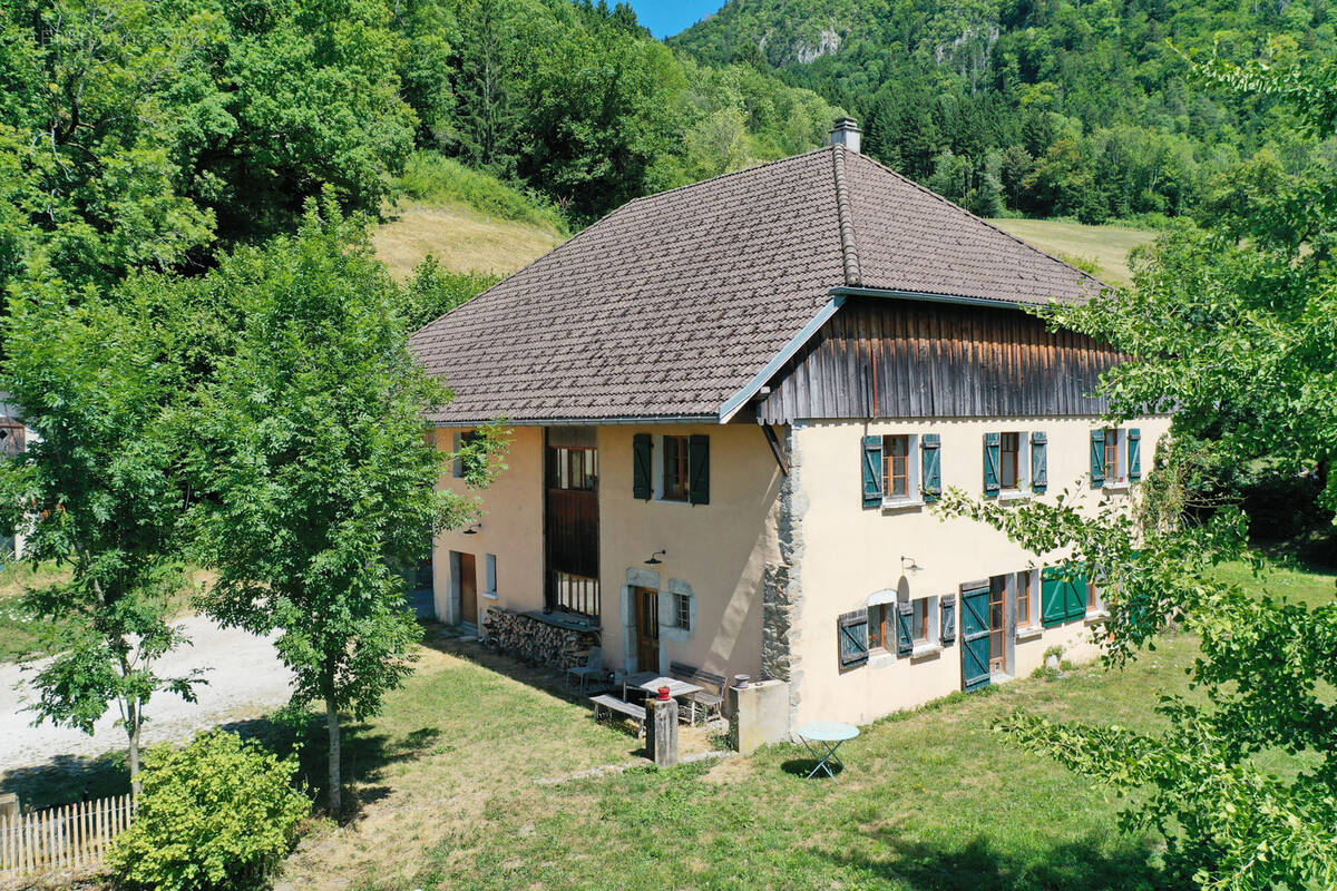 Maison à EVIRES