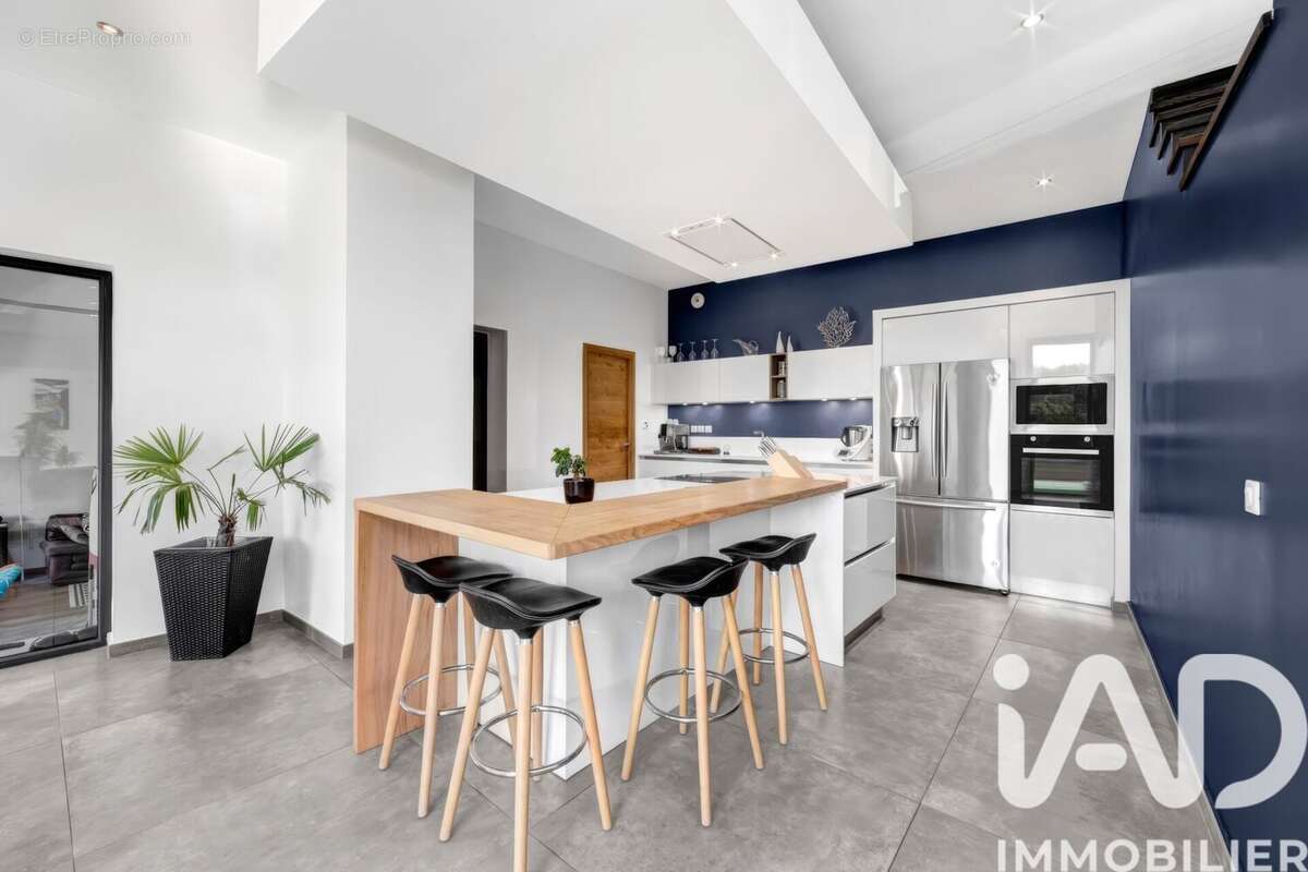 Maison 322 m² à Cuvat  - photo 6