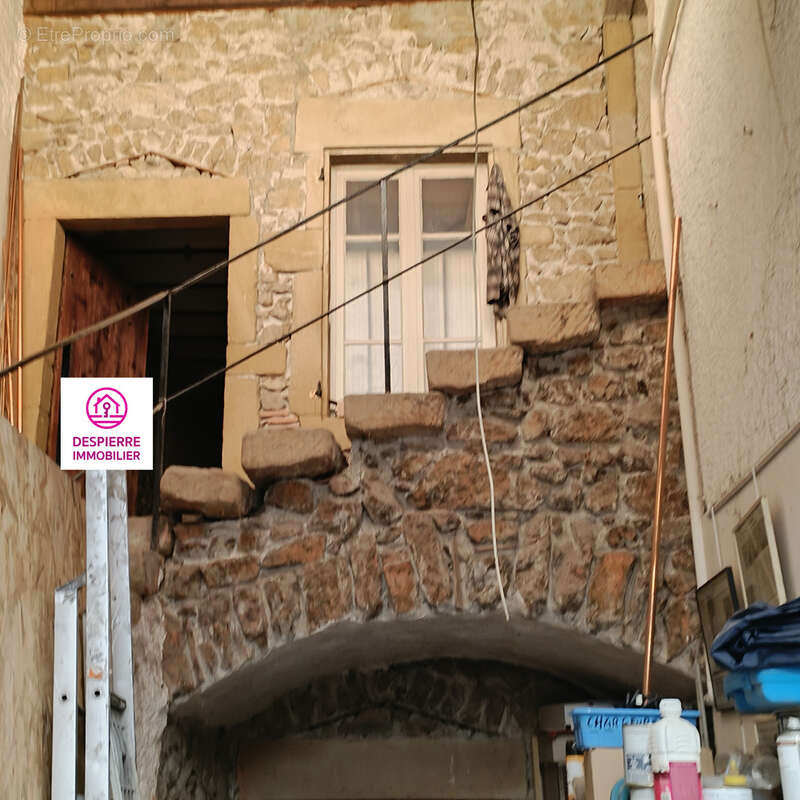 Commerce à SERRIERES