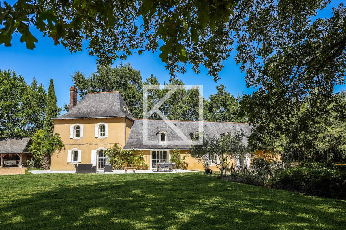 Maison à CHAZE-SUR-ARGOS