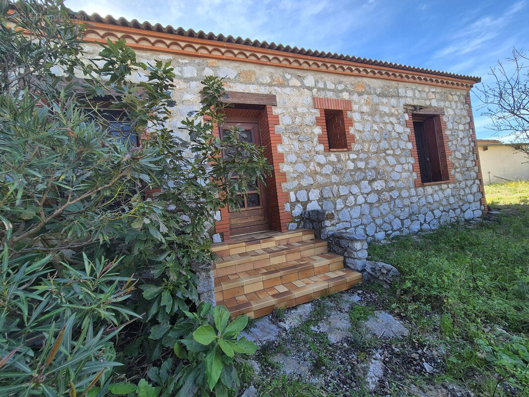 Maison à CAVES