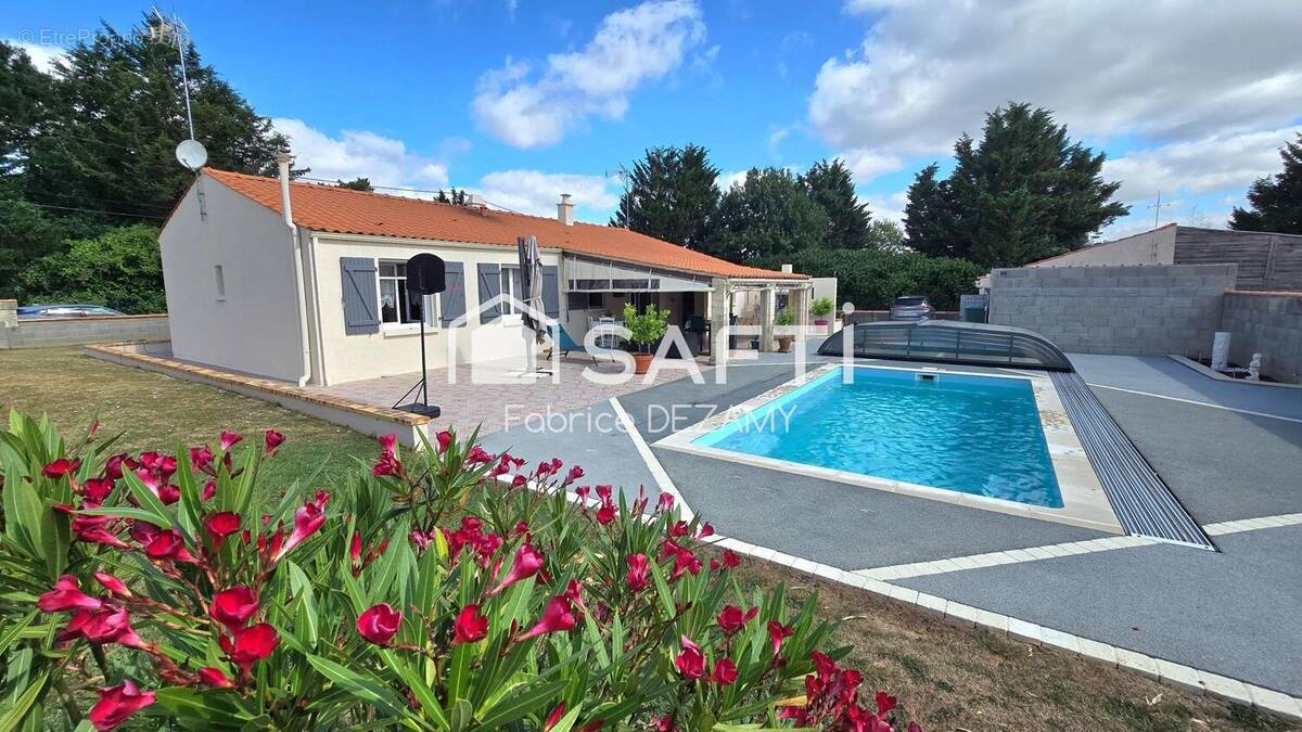 Photo 1 - Maison à SAINT-JEAN-DE-BEUGNE