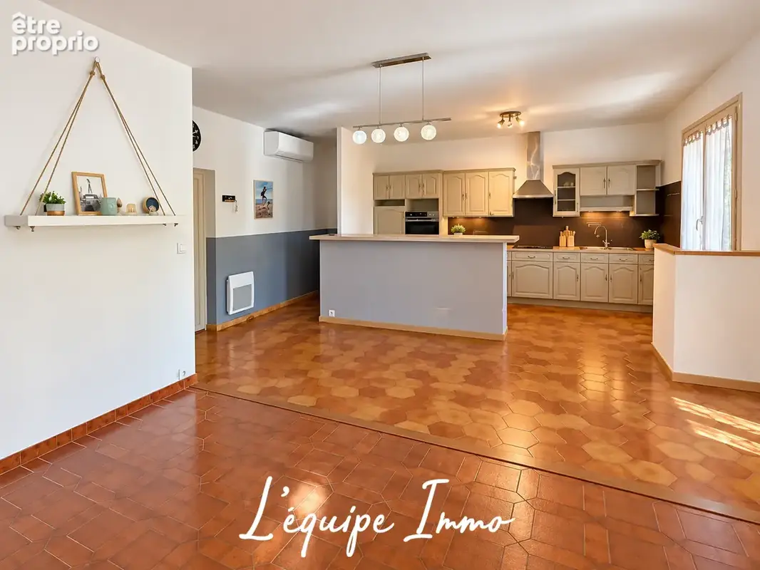 Une maison atypique aux multiples possibilités - photo 3