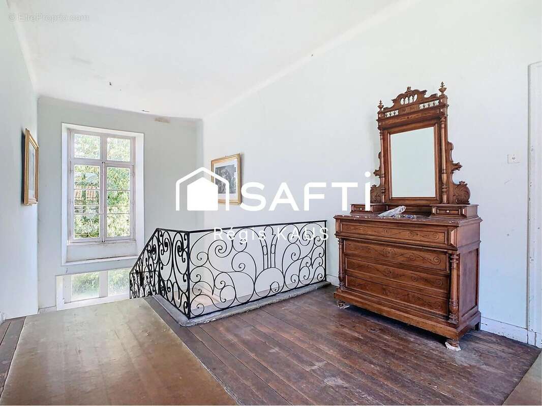 Maison 480 m² à Lucon  - photo 7