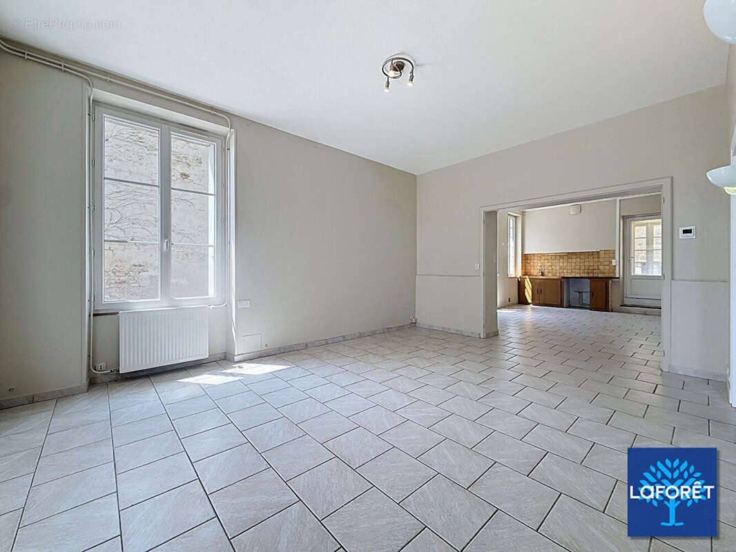 À seulement 10 minutes de Blois, laissez-vous séduire par cette maison pleine de charme. - photo 5