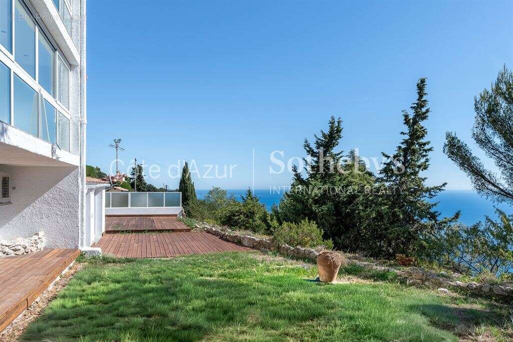 Appartement à LA TURBIE