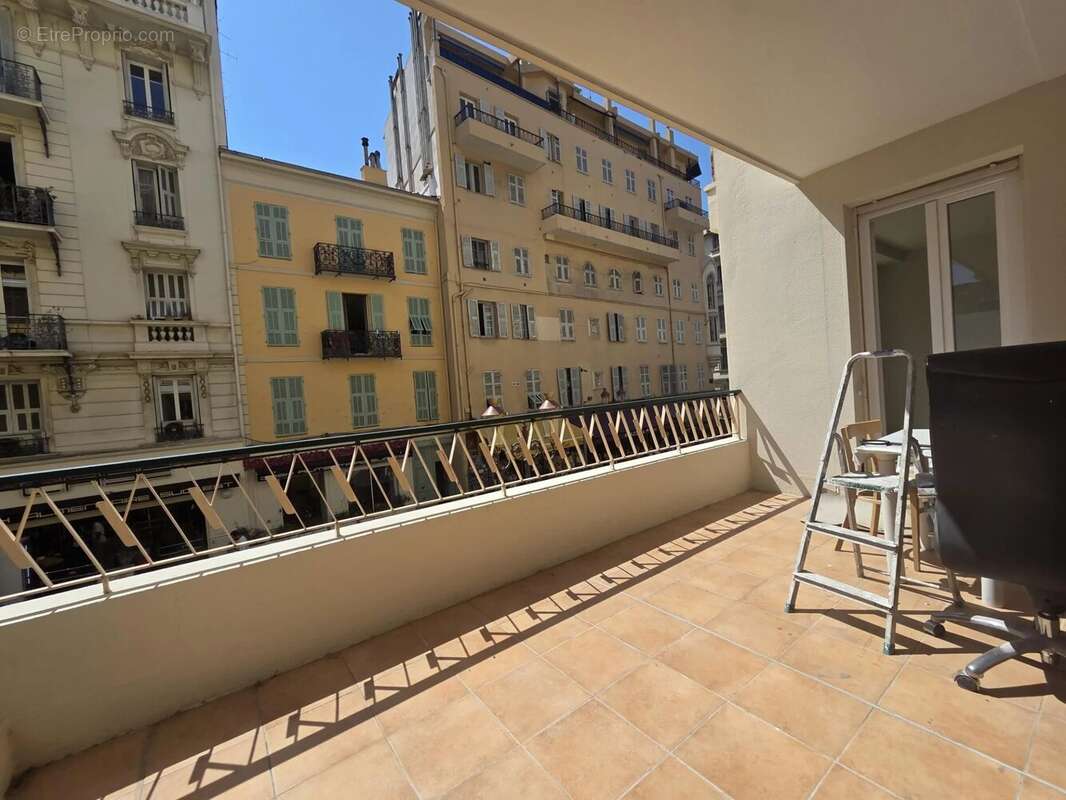 NICE – CARRÉ D’OR  3 piéces renové, grande terrasse sud, à deux pas de la mer - photo 10