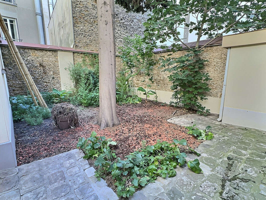 IVRY SUR SEINE  F2 en duplex avec jardin à 100m du Métro - photo 2