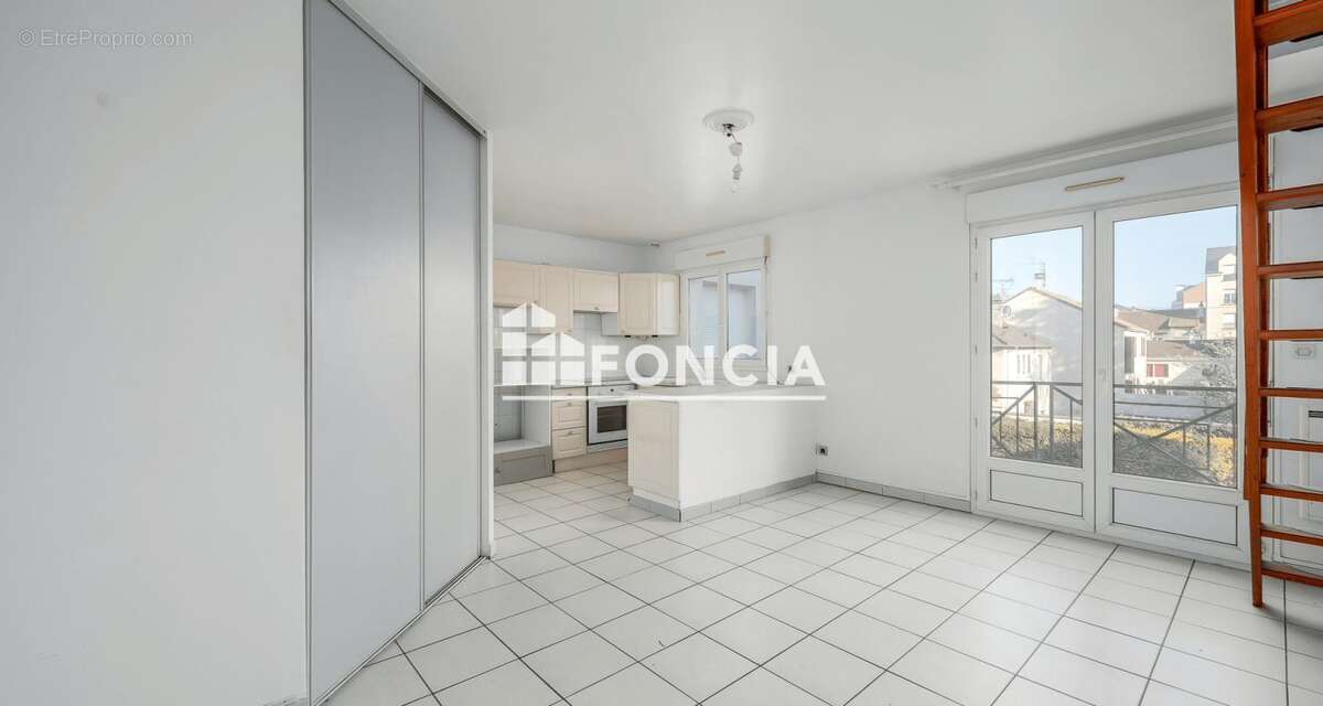 Appartement à QUINCY-SOUS-SENART