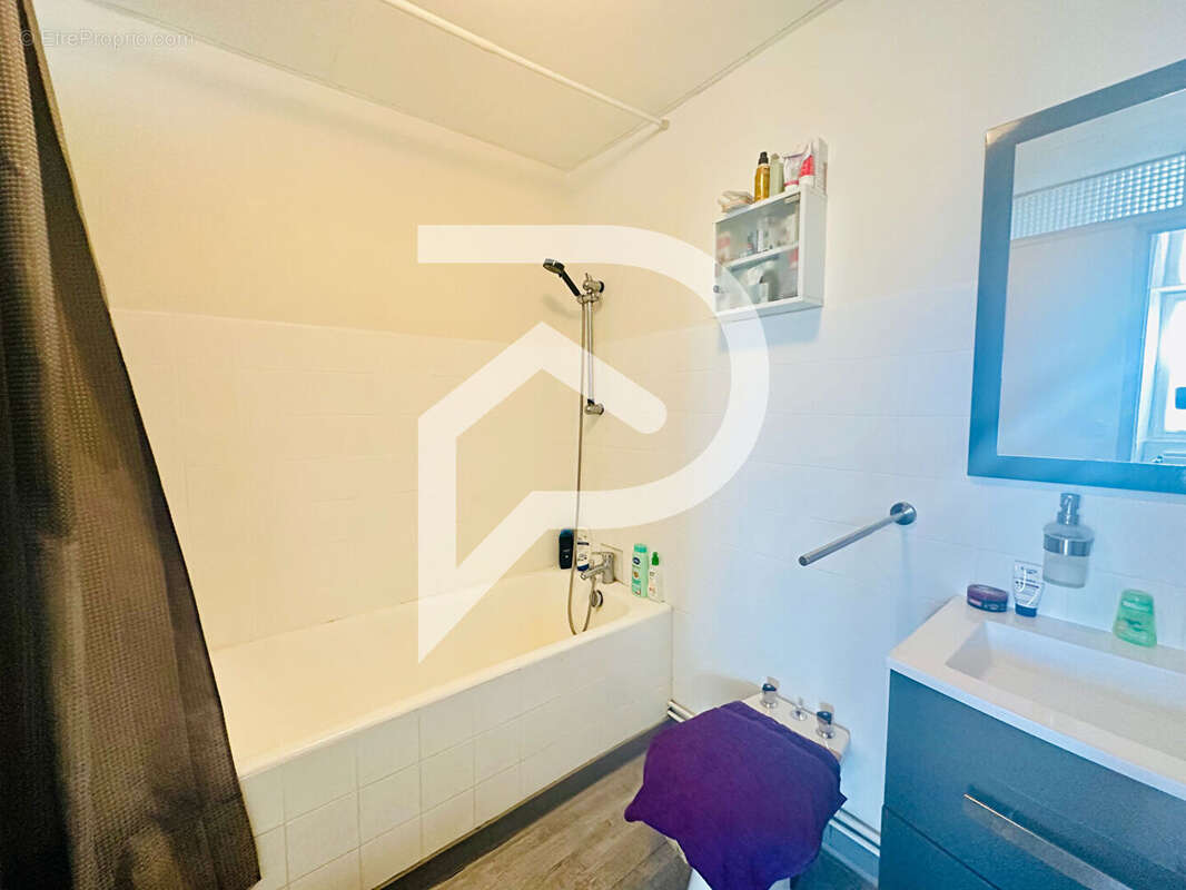 Maison à MANDRES-LA-COTE