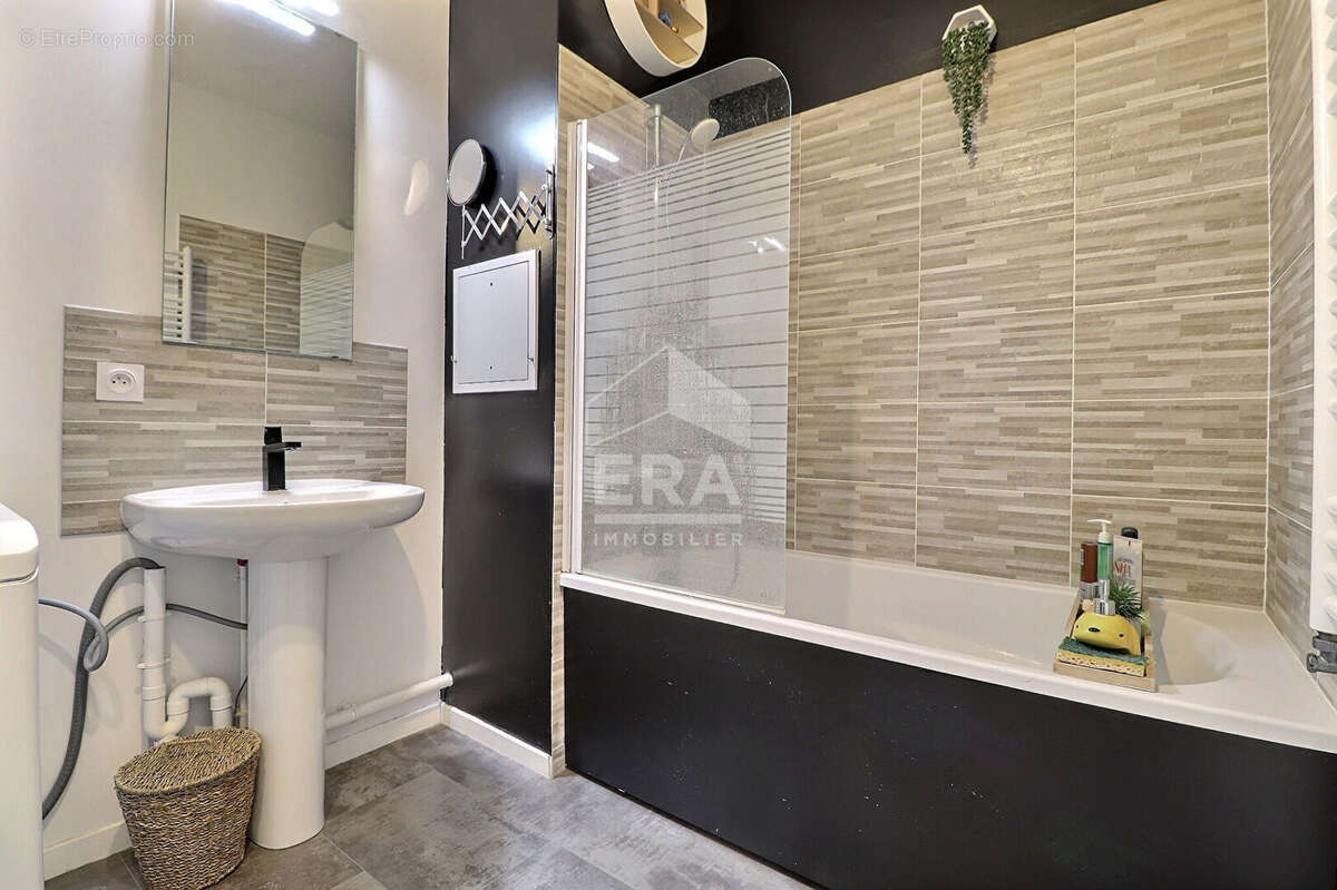 Appartement à LA COURNEUVE