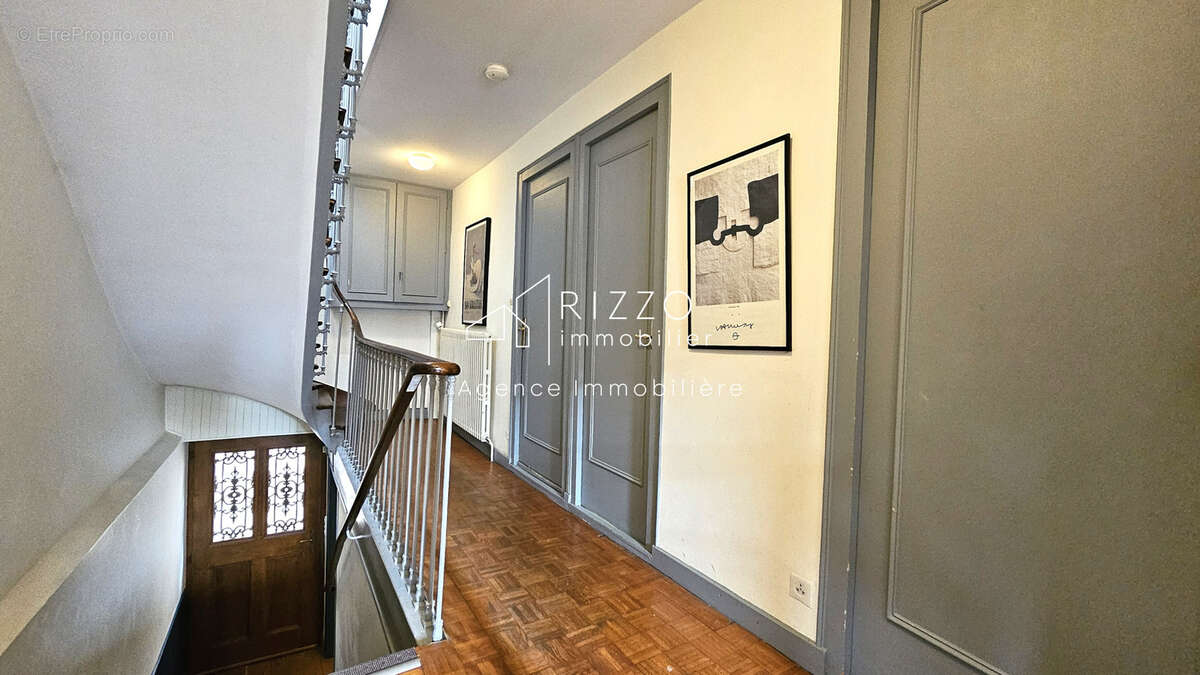 Centre Ferney, maison de 200m2 + dépendance de 41m2 sur terrain de 1590m2 - photo 23