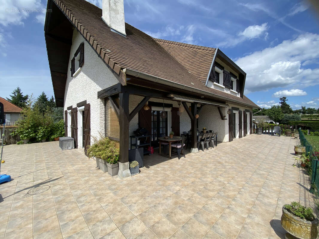 Maison à OUCHES