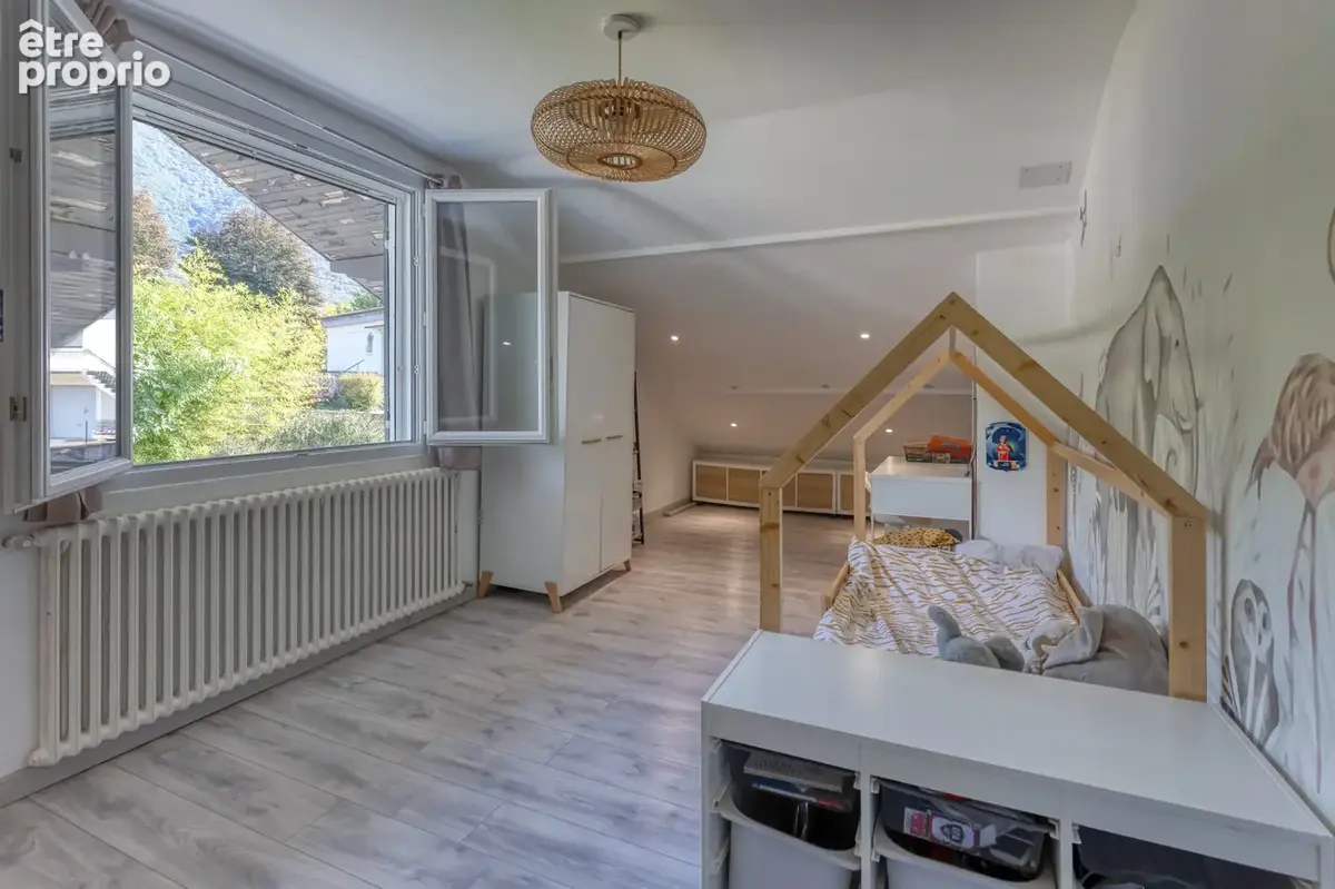VIZILLE - Maison de 92m2 habitables + 60 m2 utiles, rénovée avec goût, disposant d'une vue dégagée et de beaux - photo 11