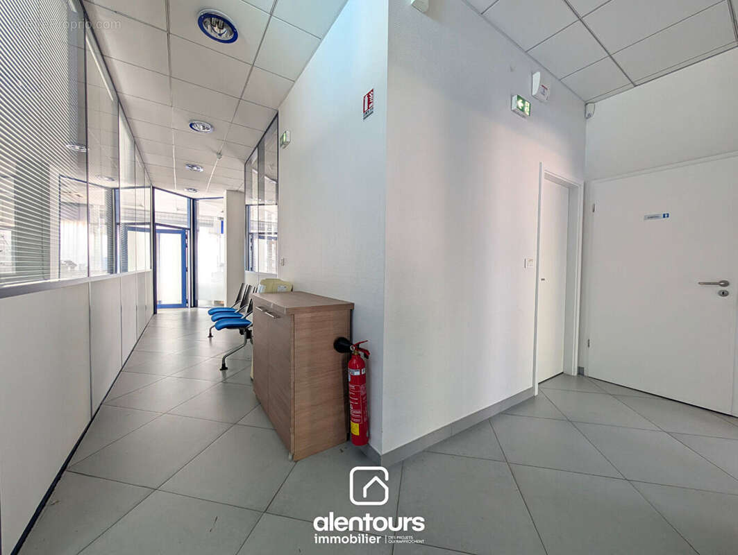 Bureaux  184 m2 - photo 15