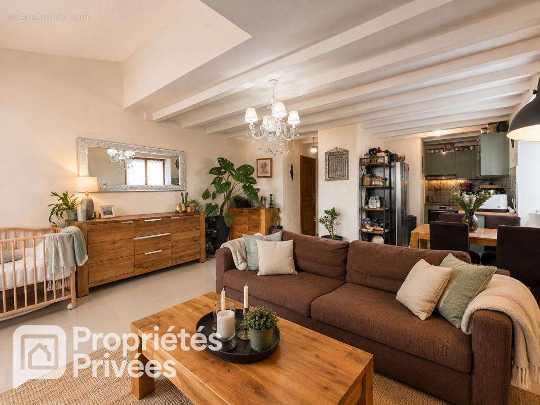 Appartement à PERON