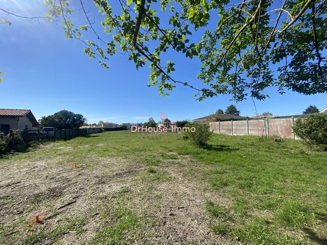 Terrain à SAINT-MEDARD-EN-JALLES